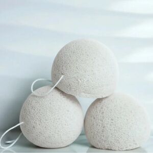 White Facial Cleansing Sponges